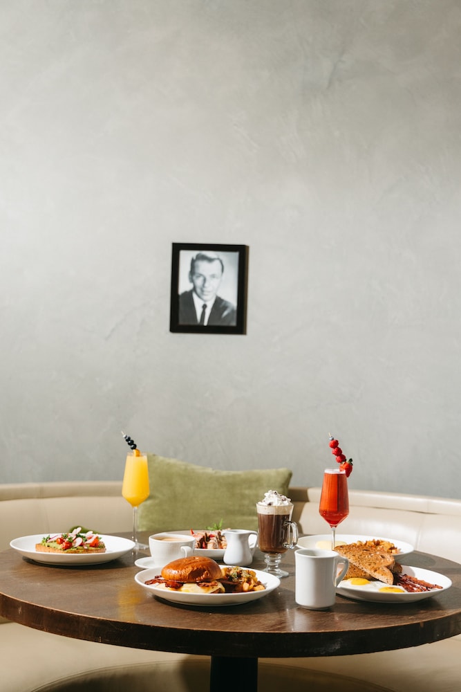 The Chicago Hotel Collection Ambassador Gold Coast — Restaurant & bars in Chicago, Illinois