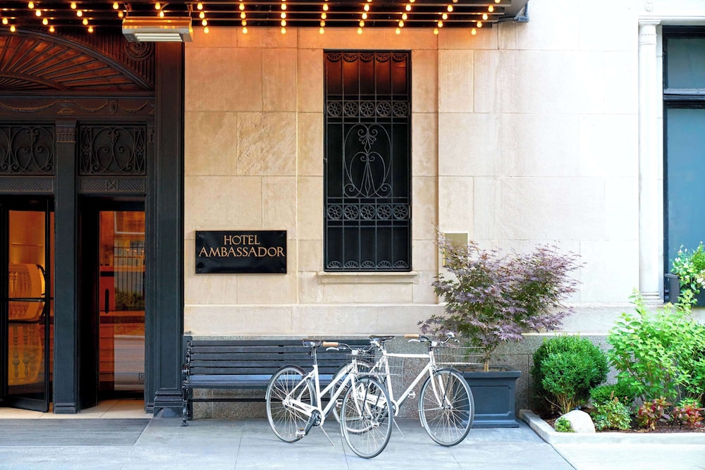 The Chicago Hotel Collection Ambassador Gold Coast — Hotel building in Chicago, Illinois