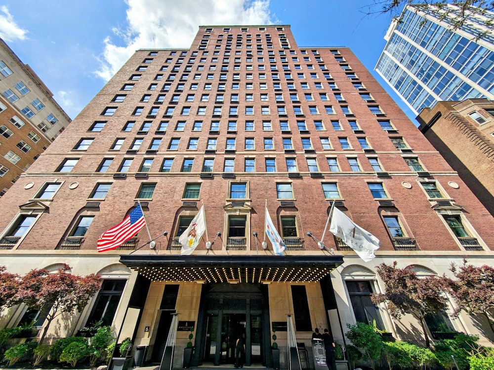 The Chicago Hotel Collection Ambassador Gold Coast — Hotel building in Chicago, Illinois