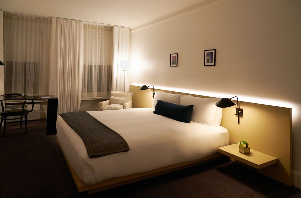 The Chicago Hotel Collection Ambassador Gold Coast — Hotel rooms in Chicago, Illinois