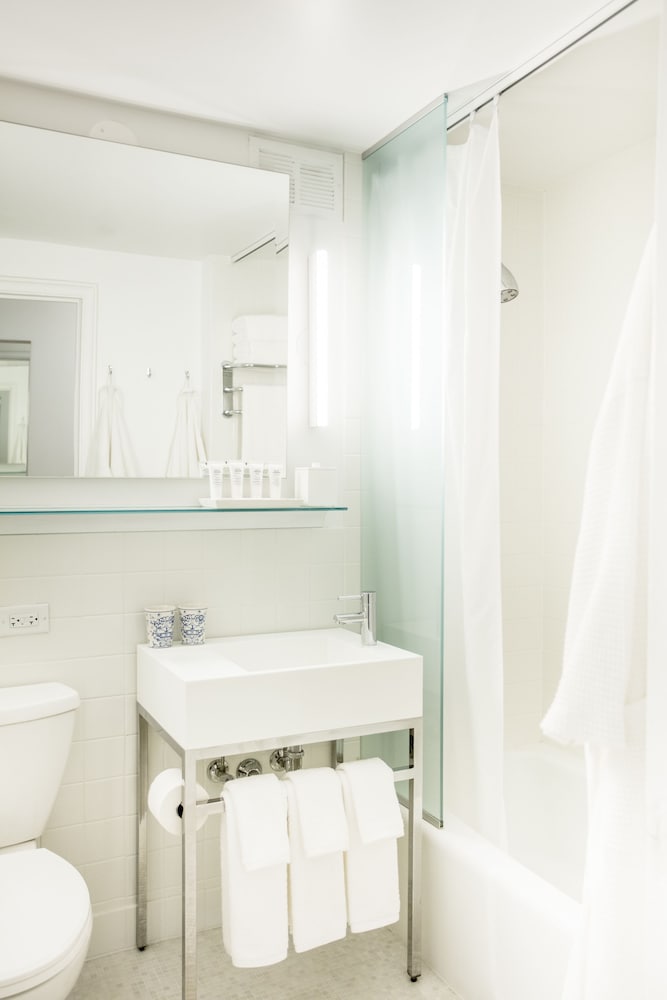 The Chicago Hotel Collection Ambassador Gold Coast — Hotel rooms in Chicago, Illinois