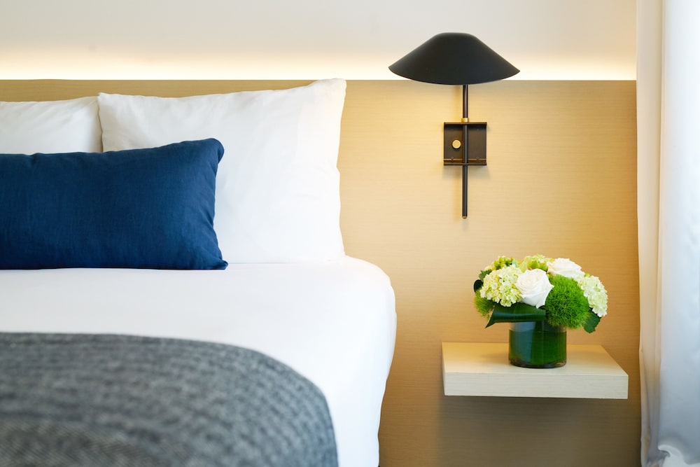The Chicago Hotel Collection Ambassador Gold Coast — Hotel rooms in Chicago, Illinois