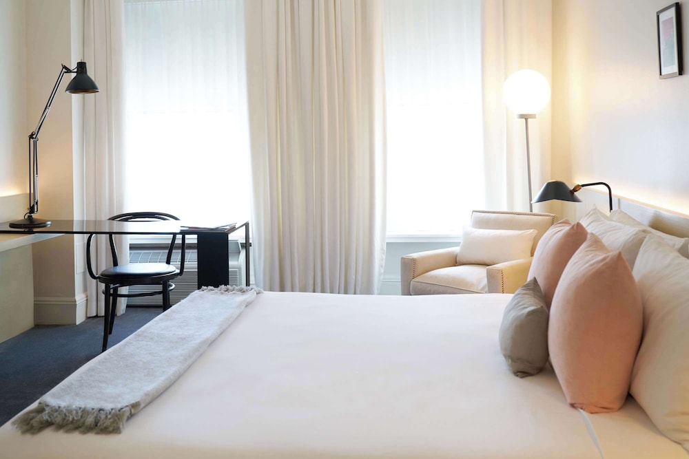 The Chicago Hotel Collection Ambassador Gold Coast — Hotel rooms in Chicago, Illinois