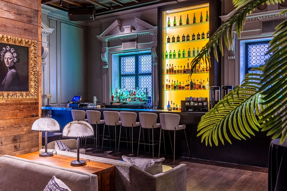 The Chicago Hotel Collection Ambassador Gold Coast — Restaurant & bars in Chicago, Illinois