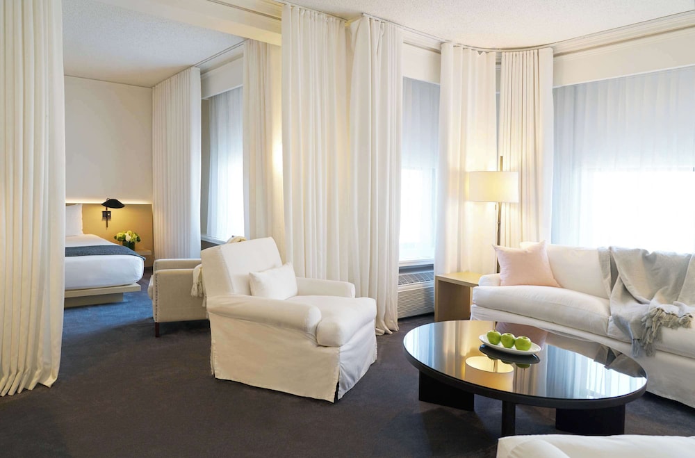 The Chicago Hotel Collection Ambassador Gold Coast — Hotel rooms in Chicago, Illinois