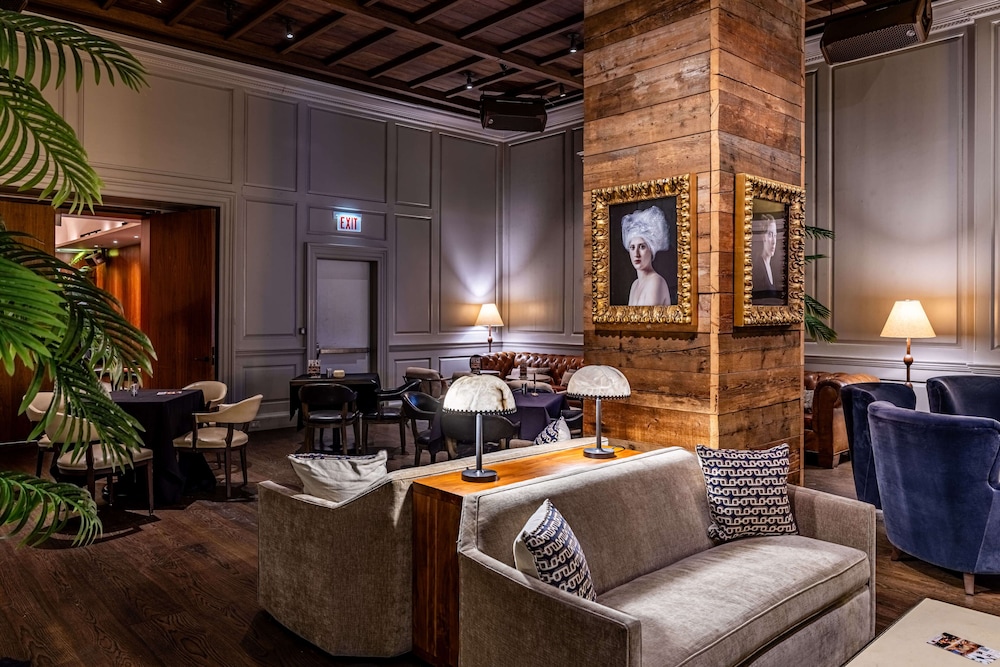 The Chicago Hotel Collection Ambassador Gold Coast — Restaurant & bars in Chicago, Illinois