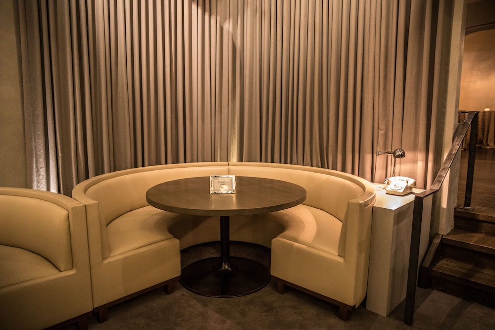 The Chicago Hotel Collection Ambassador Gold Coast — Restaurant & bars in Chicago, Illinois