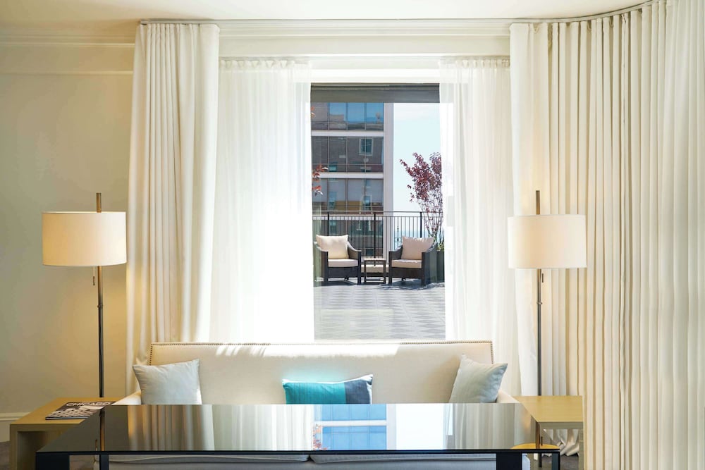 The Chicago Hotel Collection Ambassador Gold Coast — Hotel rooms in Chicago, Illinois