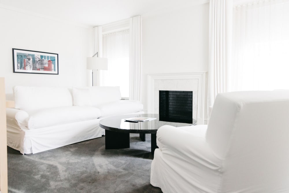 The Chicago Hotel Collection Ambassador Gold Coast — Hotel rooms in Chicago, Illinois