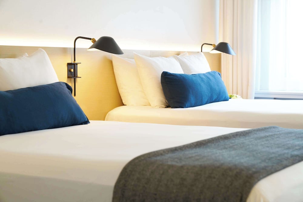 The Chicago Hotel Collection Ambassador Gold Coast — Hotel rooms in Chicago, Illinois