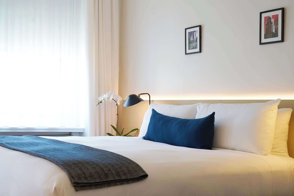 The Chicago Hotel Collection Ambassador Gold Coast — Hotel rooms in Chicago, Illinois