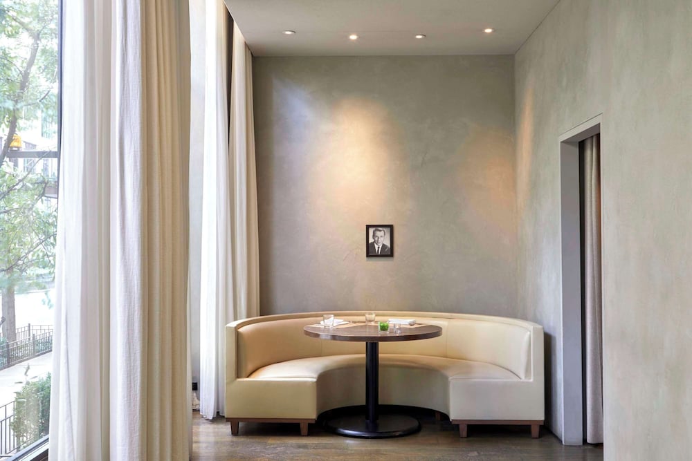 The Chicago Hotel Collection Ambassador Gold Coast — Hotel rooms in Chicago, Illinois