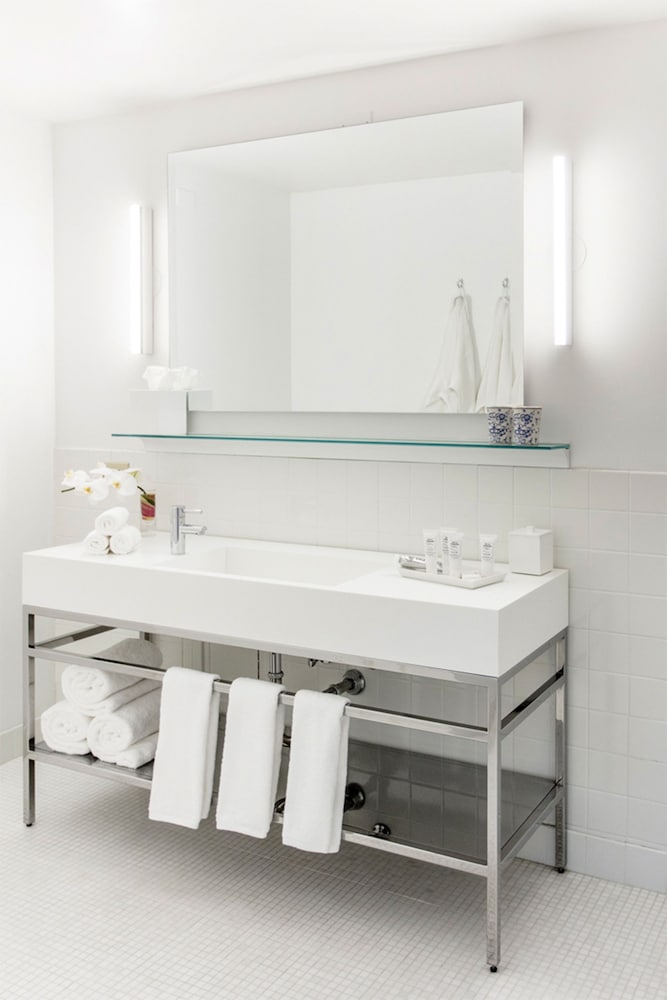 The Chicago Hotel Collection Ambassador Gold Coast — Hotel rooms in Chicago, Illinois