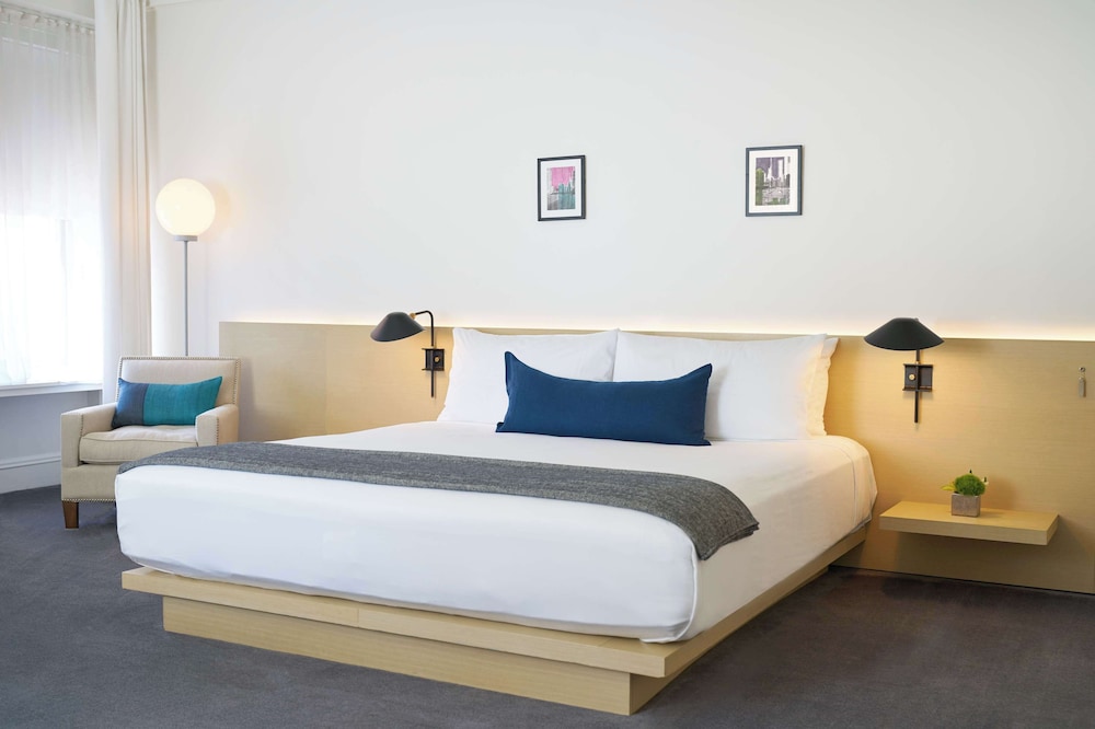 The Chicago Hotel Collection Ambassador Gold Coast — Hotel rooms in Chicago, Illinois