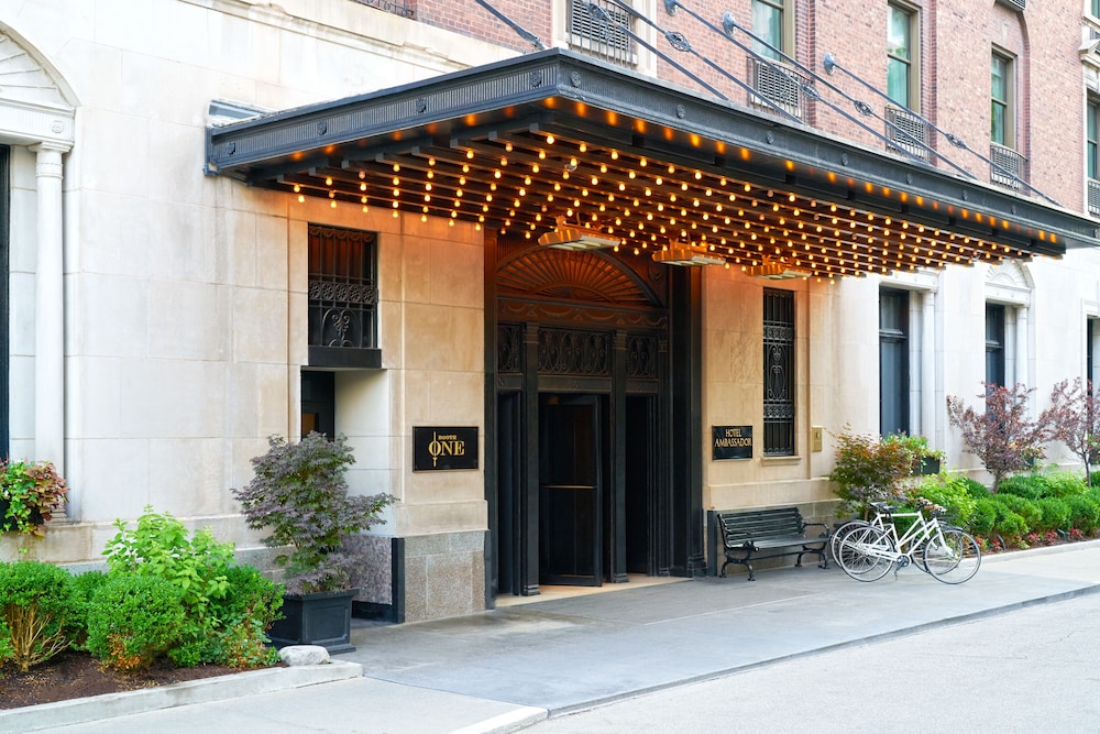 The Chicago Hotel Collection Ambassador Gold Coast — Hotel building in Chicago, Illinois