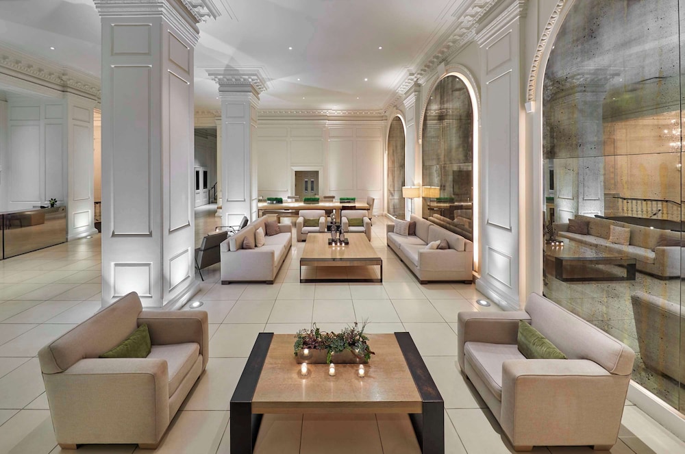The Chicago Hotel Collection Ambassador Gold Coast — Hotel building in Chicago, Illinois