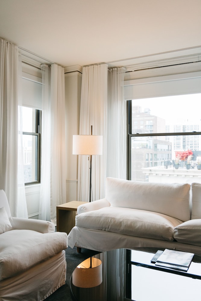 The Chicago Hotel Collection Ambassador Gold Coast — Hotel rooms in Chicago, Illinois