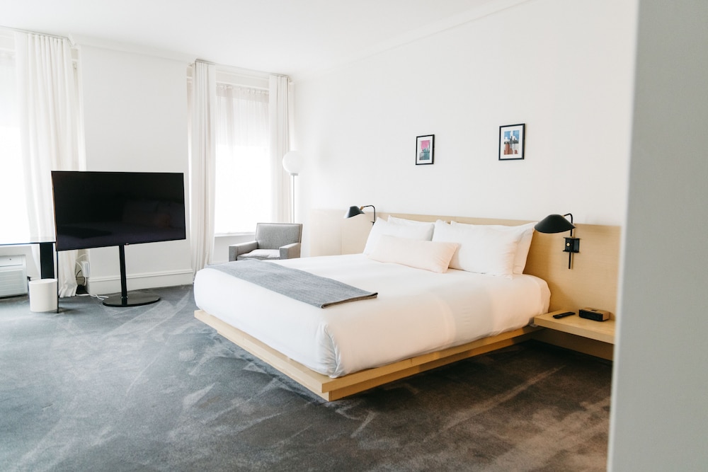 The Chicago Hotel Collection Ambassador Gold Coast — Hotel rooms in Chicago, Illinois