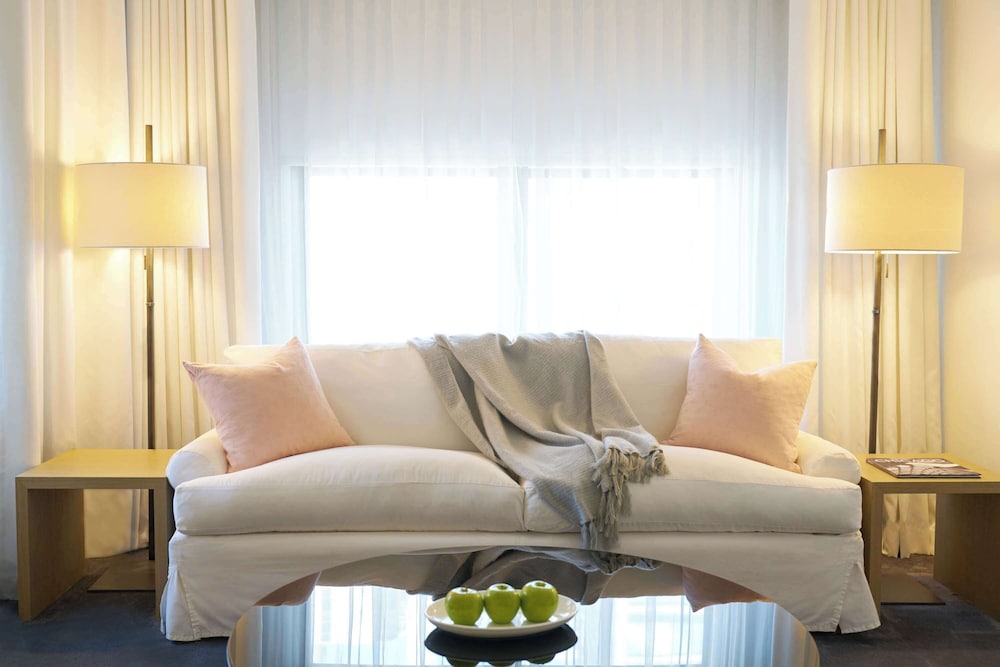 The Chicago Hotel Collection Ambassador Gold Coast — Hotel rooms in Chicago, Illinois