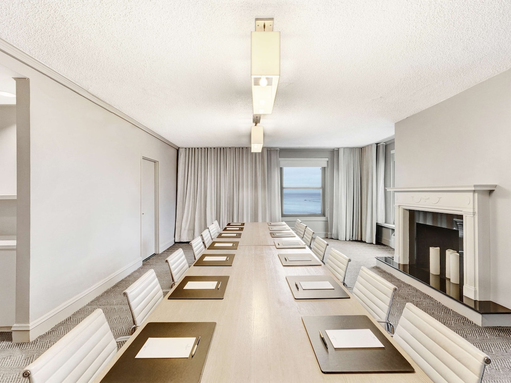 The Chicago Hotel Collection Ambassador Gold Coast — Restaurant & bars in Chicago, Illinois