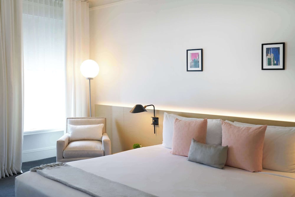 The Chicago Hotel Collection Ambassador Gold Coast — Hotel rooms in Chicago, Illinois