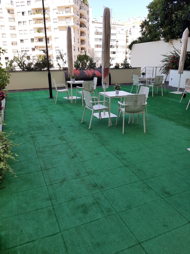 ibis Lisboa José Malhoa — Restaurant & bars in Lisbon, Lisboa