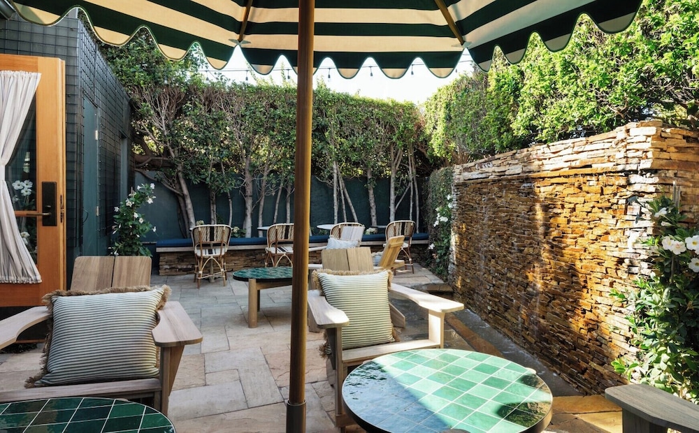 Le Petit Pali Brentwood West Los Angeles — Restaurant & bars in Los Angeles, California
