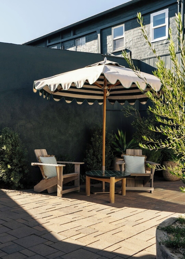 Le Petit Pali Brentwood West Los Angeles — Restaurant & bars in Los Angeles, California