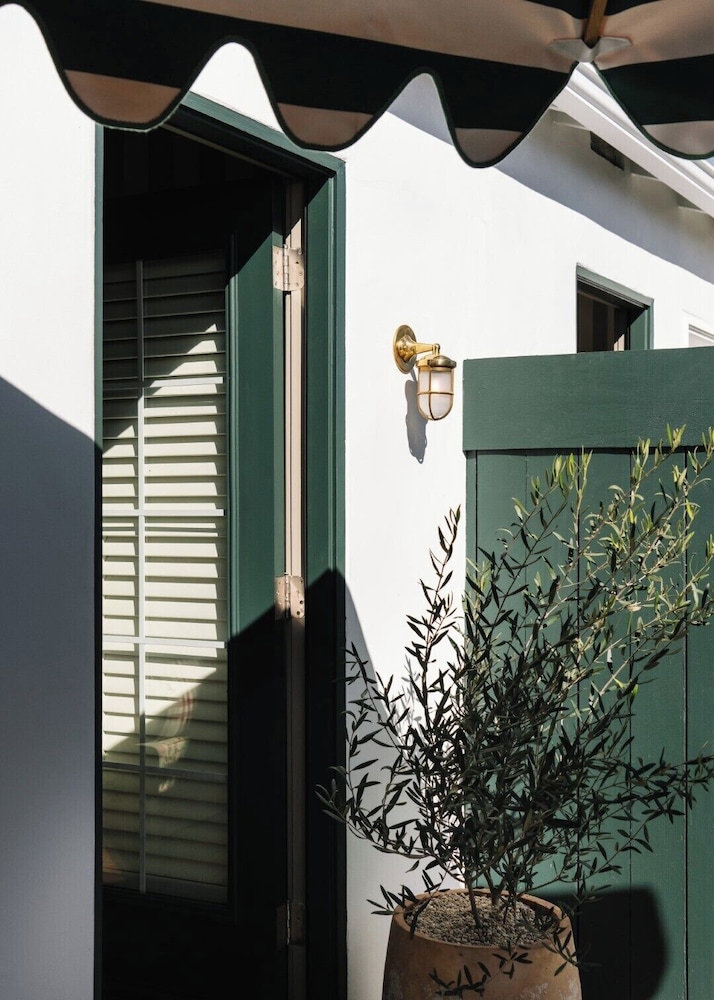 Le Petit Pali Brentwood West Los Angeles — Hotel building in Los Angeles, California