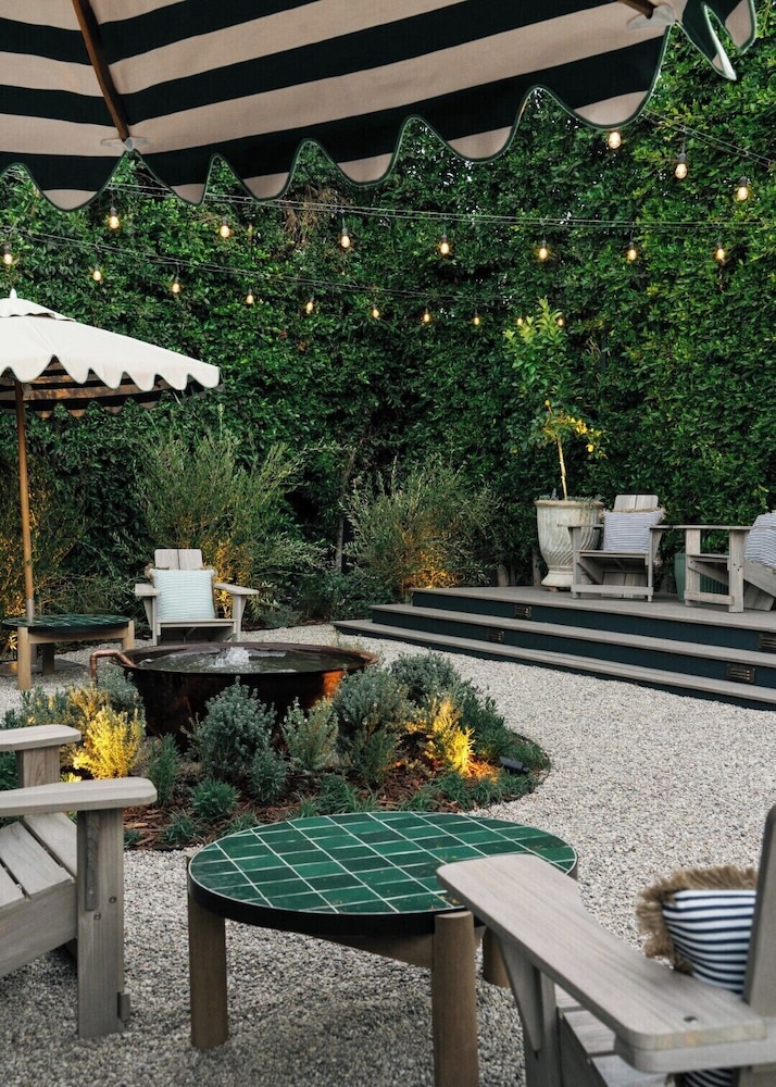 Le Petit Pali Brentwood West Los Angeles — Restaurant & bars in Los Angeles, California