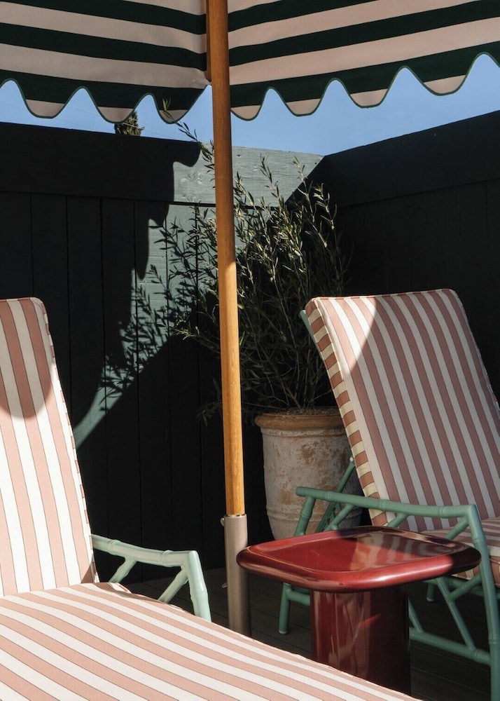 Le Petit Pali Brentwood West Los Angeles — Swimming pool in Los Angeles, California