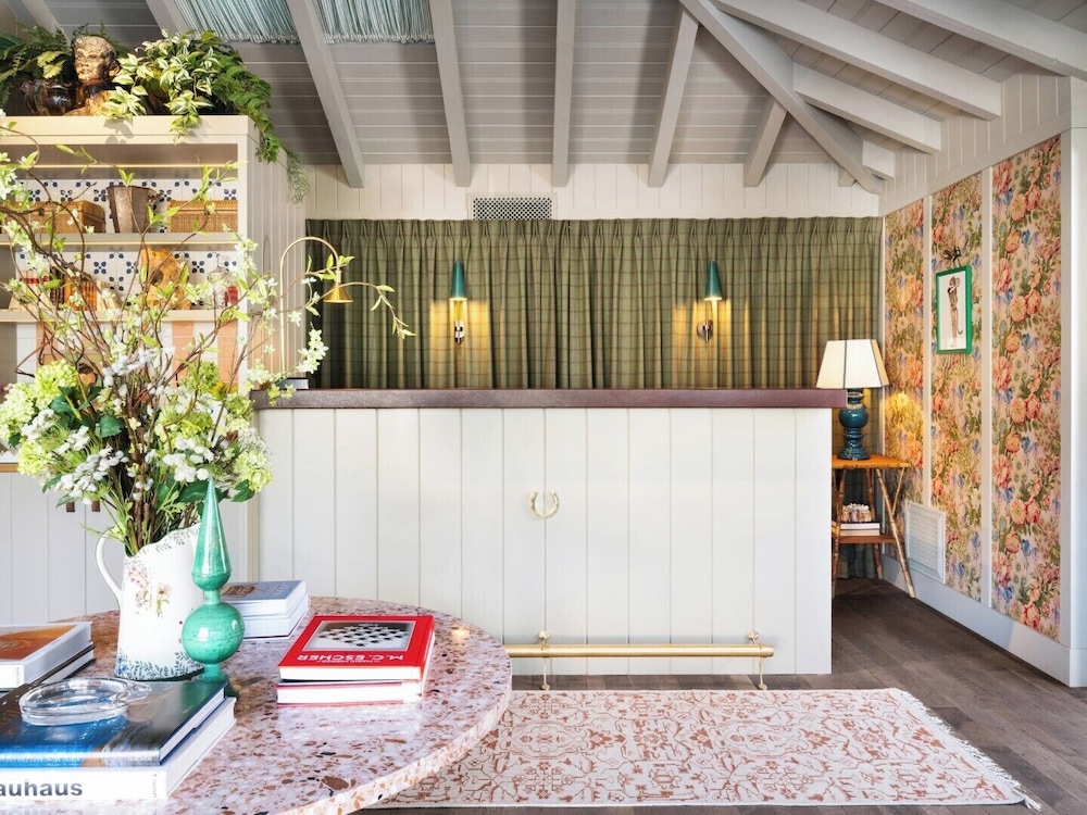 Le Petit Pali Brentwood West Los Angeles — Restaurant & bars in Los Angeles, California