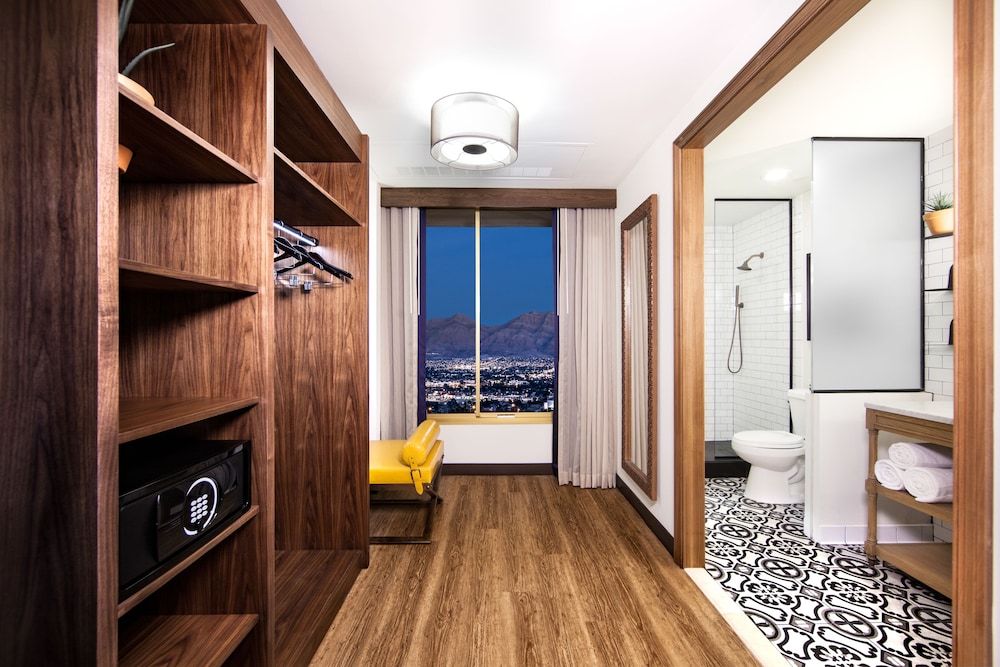 El Cortez Hotel and Casino - 21 and Over — Hotel rooms in Las Vegas, Nevada