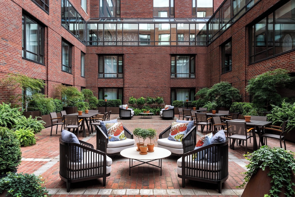 Four Seasons Hotel Boston — Hotel building in Boston, Massachusetts