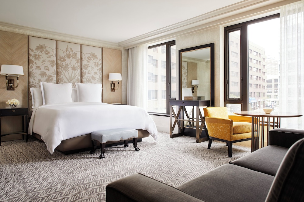 Four Seasons Hotel Boston — Hotel rooms in Boston, Massachusetts