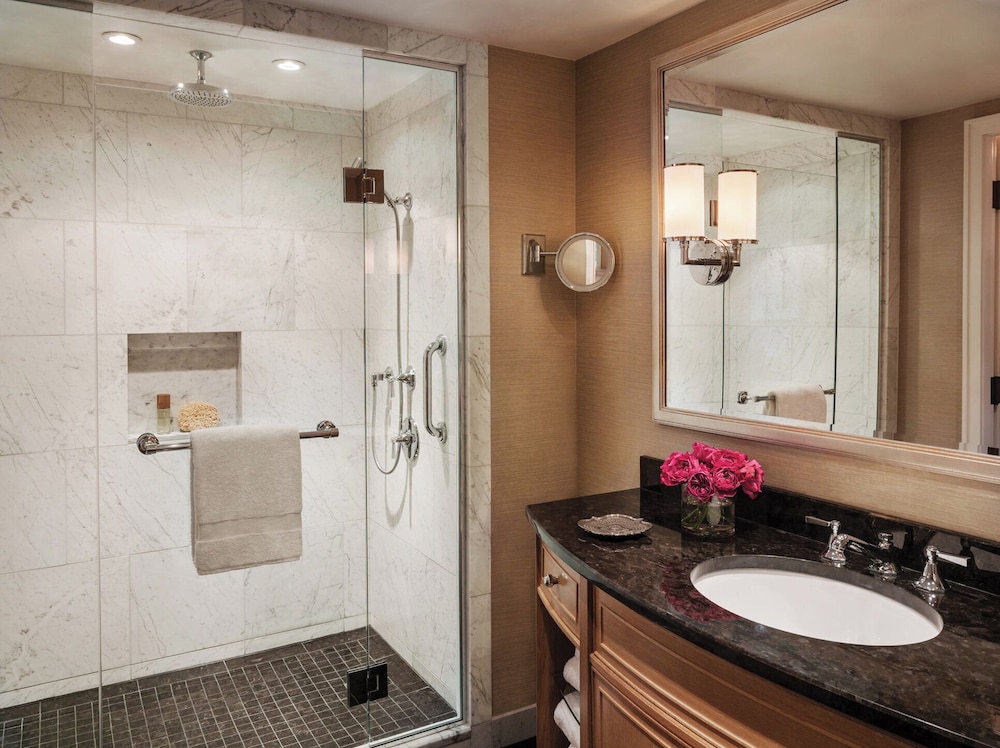 Four Seasons Hotel Boston — Hotel rooms in Boston, Massachusetts
