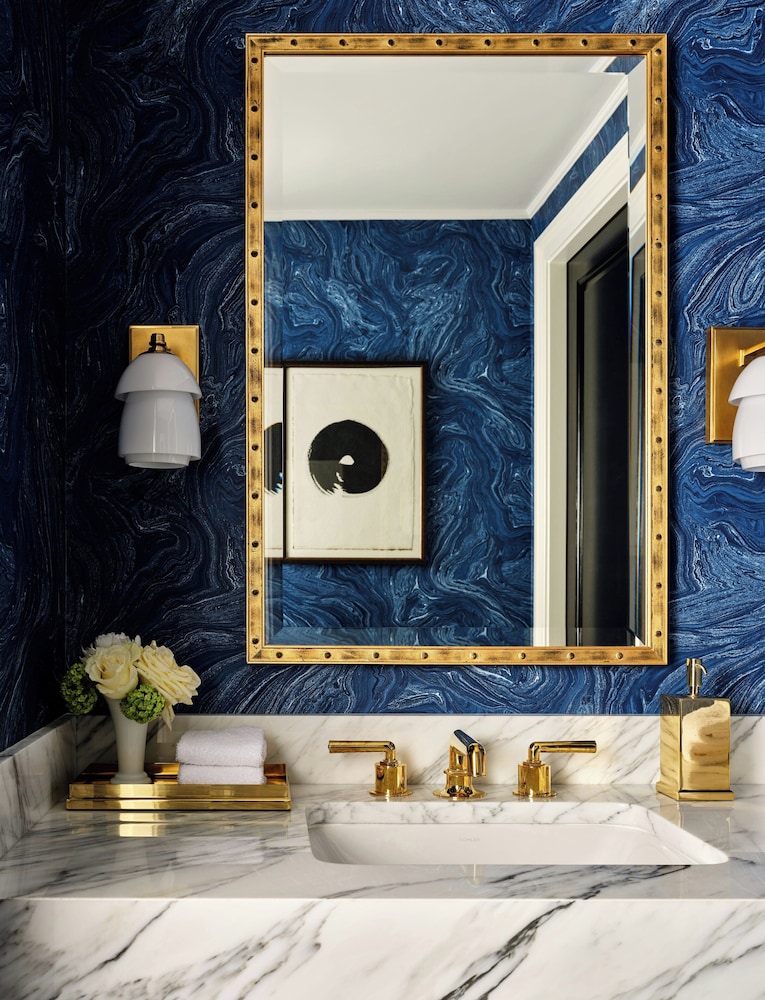 Four Seasons Hotel Boston — Hotel rooms in Boston, Massachusetts