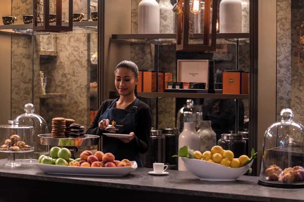 Four Seasons Hotel Boston — Restaurant & bars in Boston, Massachusetts