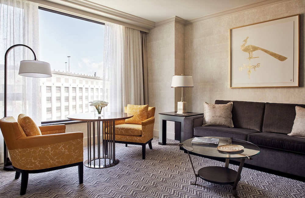 Four Seasons Hotel Boston — Hotel rooms in Boston, Massachusetts