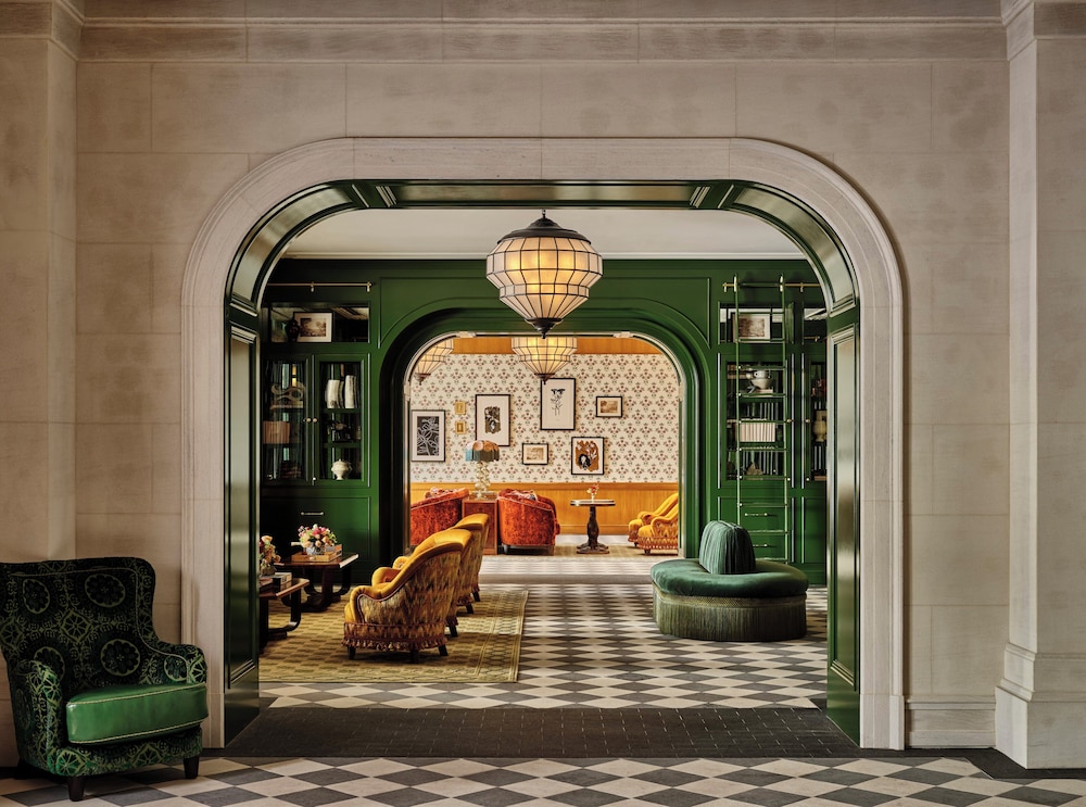 Four Seasons Hotel Boston — Restaurant & bars in Boston, Massachusetts