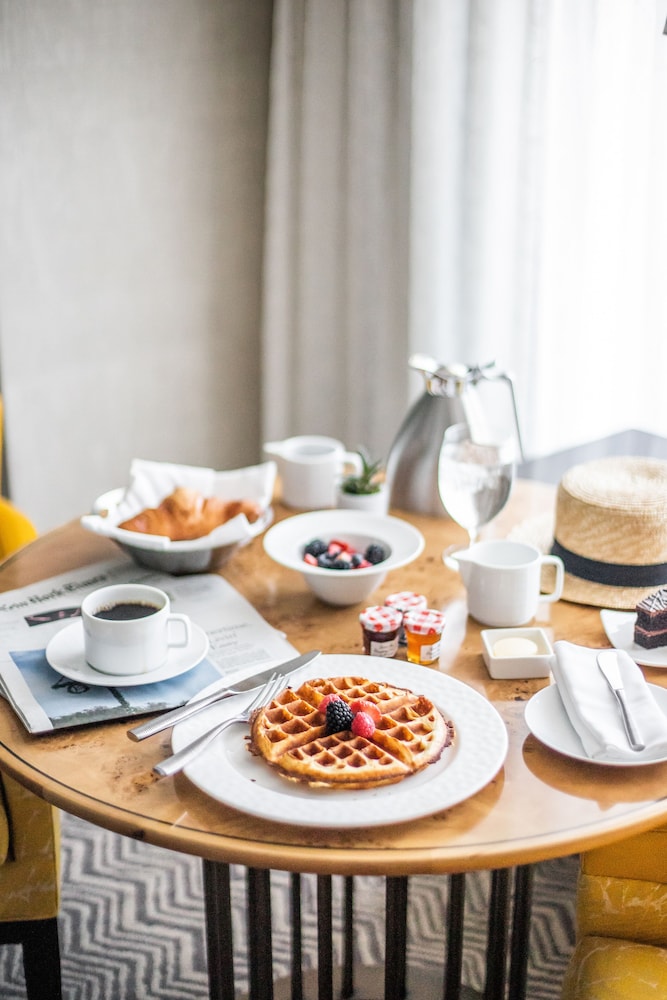 Four Seasons Hotel Boston — Hotel rooms in Boston, Massachusetts