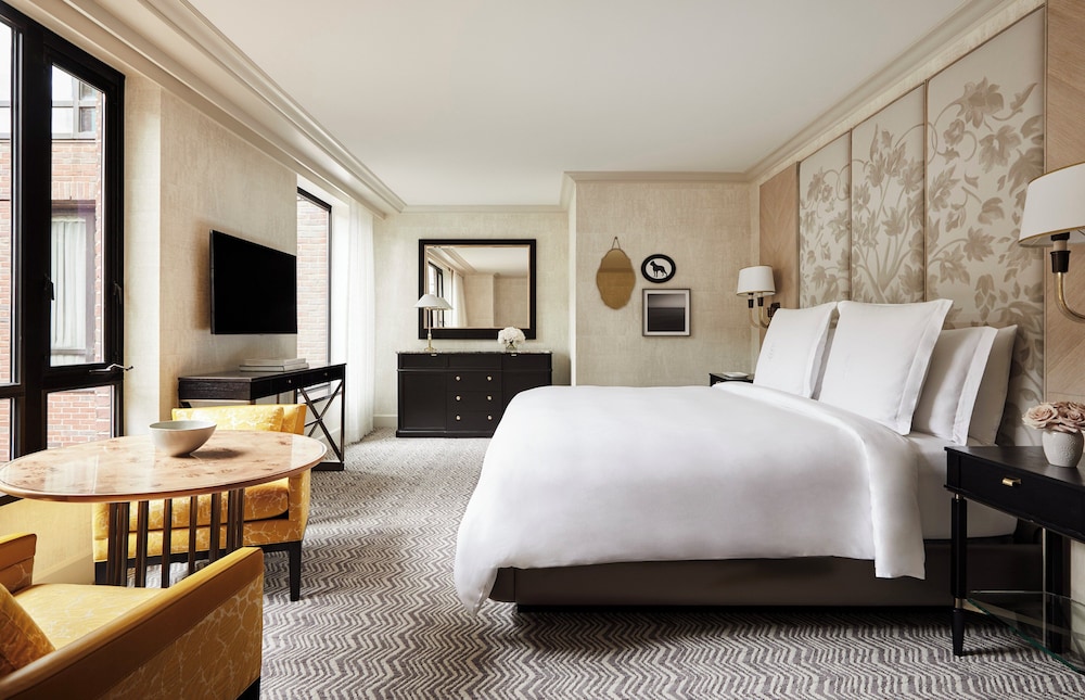 Four Seasons Hotel Boston — Hotel rooms in Boston, Massachusetts