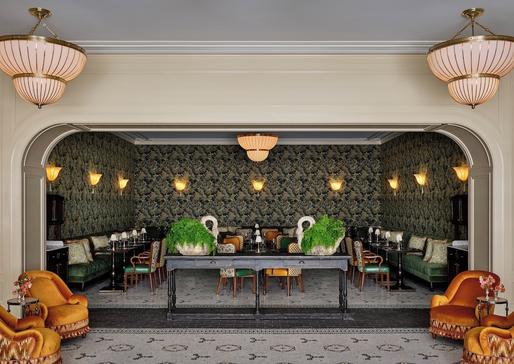 Four Seasons Hotel Boston — Restaurant & bars in Boston, Massachusetts