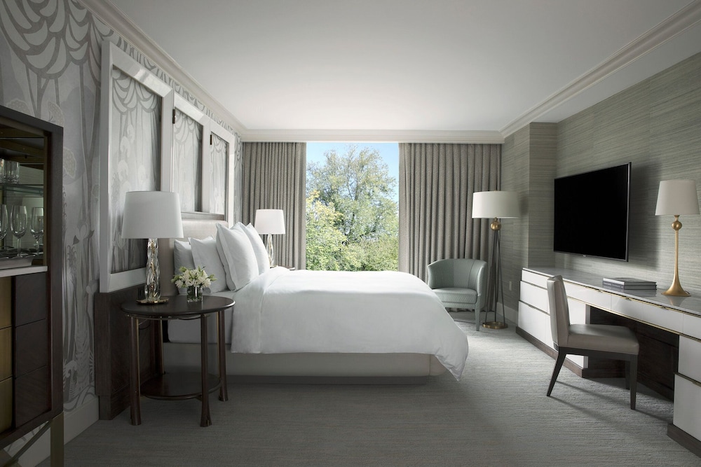 Four Seasons Hotel Boston — Hotel rooms in Boston, Massachusetts