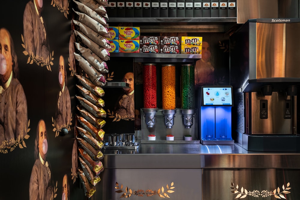 Four Seasons Hotel Boston — Restaurant & bars in Boston, Massachusetts
