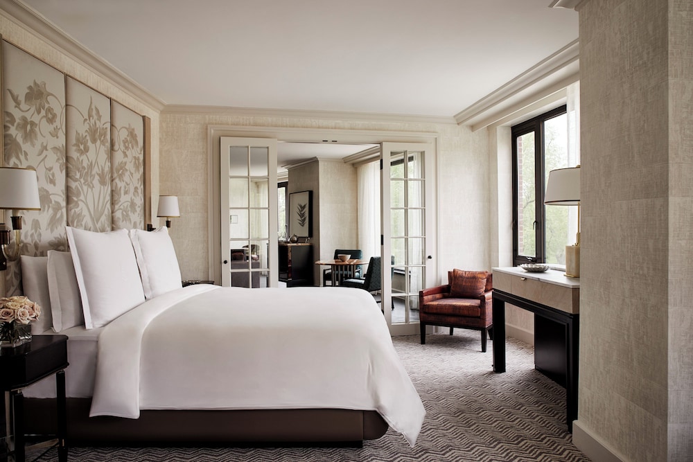 Four Seasons Hotel Boston — Hotel rooms in Boston, Massachusetts