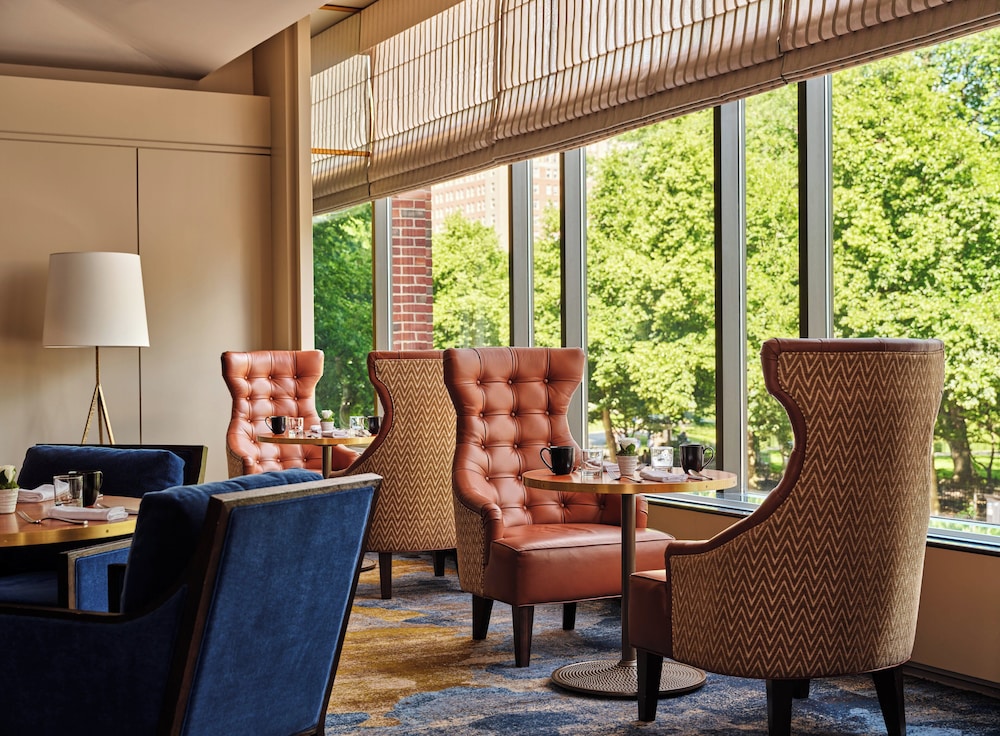 Four Seasons Hotel Boston — Restaurant & bars in Boston, Massachusetts