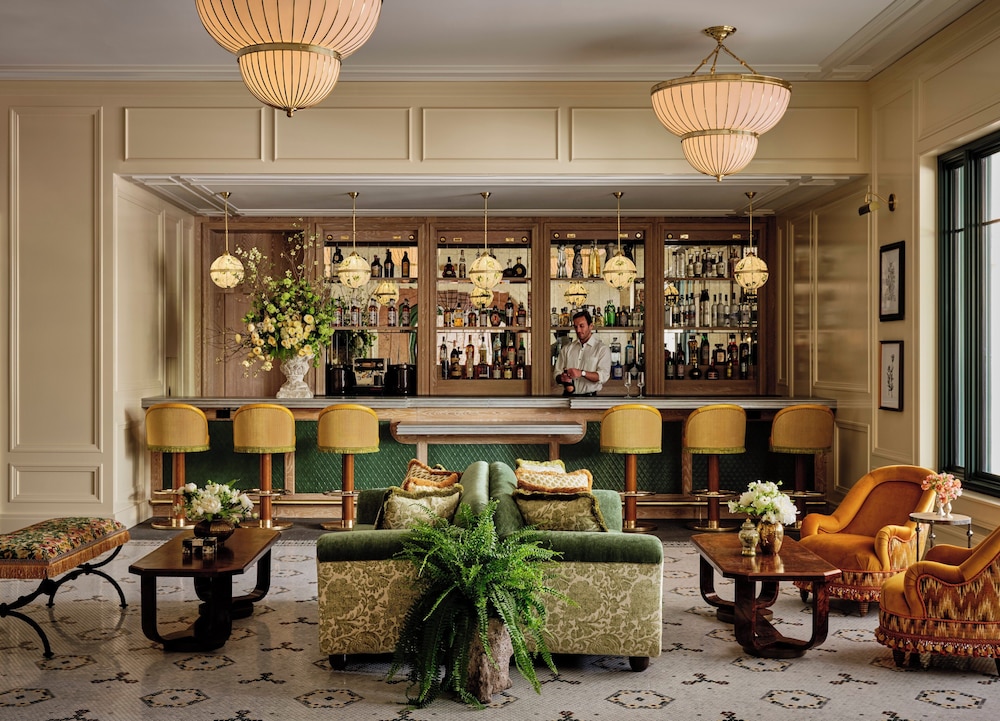 Four Seasons Hotel Boston — Restaurant & bars in Boston, Massachusetts