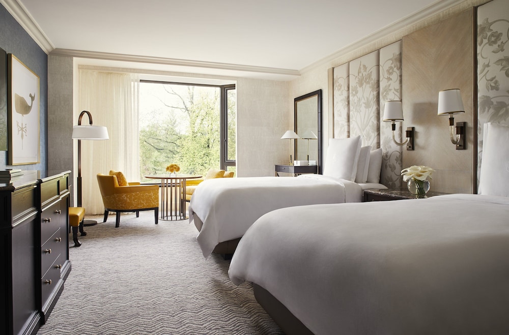 Four Seasons Hotel Boston — Hotel rooms in Boston, Massachusetts