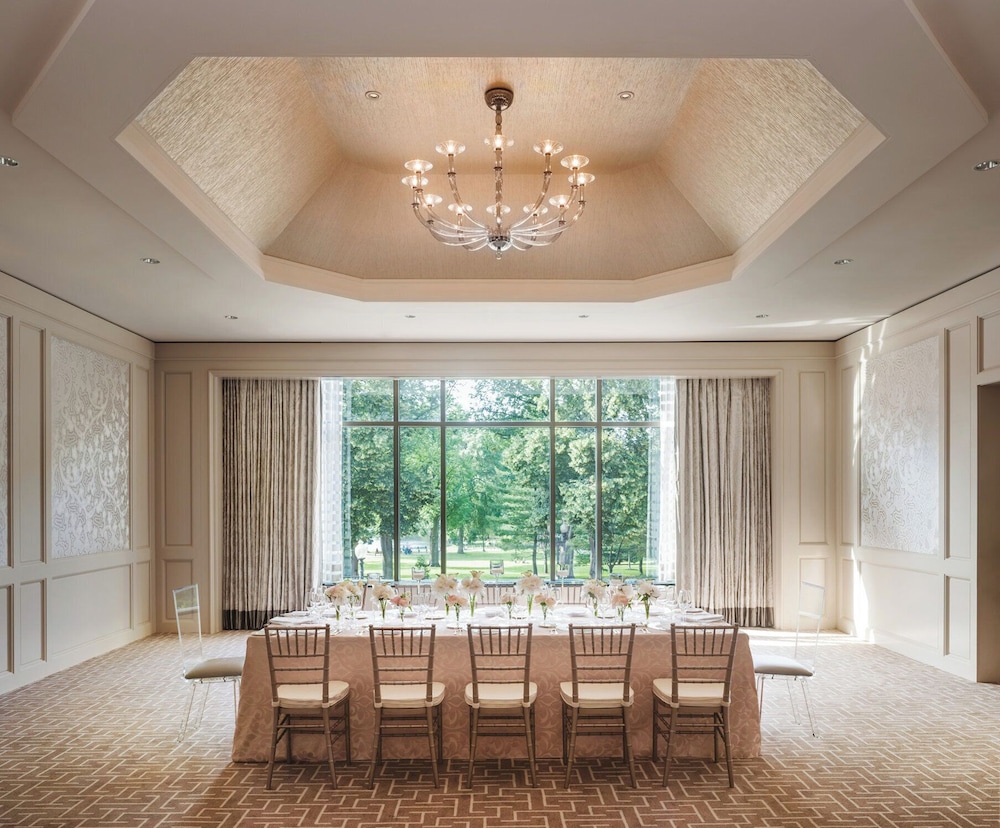Four Seasons Hotel Boston — Restaurant & bars in Boston, Massachusetts